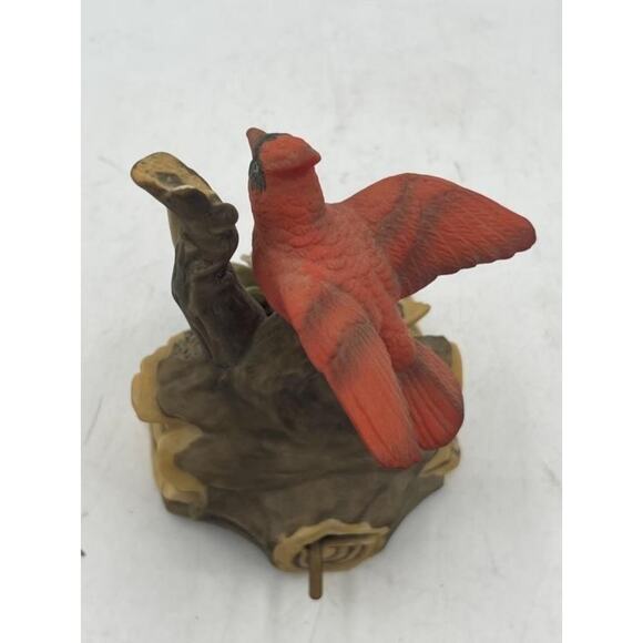 Vintage Cardinal Music Figurine – Wind-Up – 6" Tall – Charming Woodland Design - Picture 10 of 16